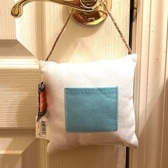 NWT "DINO TOOTH COLLECTION" Pillow Door Hanger, 5.5" x 5.5" - Picture 2 of 5